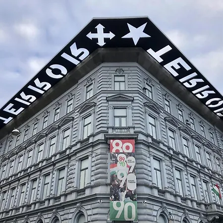 Studio-modern, Heroes' Square,central, Quiet